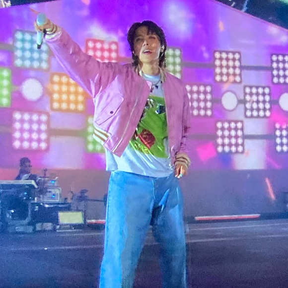 Profile Picture of Ariel Salgado (@arielsalgado462) on Poshmark