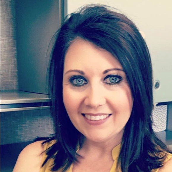 Profile Picture of Tanya Knox (@coleken) on Poshmark