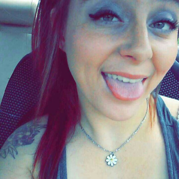 Profile Picture of Bailey Sage (@justbaiiiley) on Poshmark