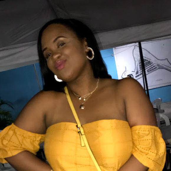 Profile Picture of Chadia Hylton (@chadiahylton) on Poshmark