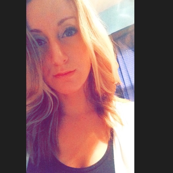 Profile Picture of Danielle Haines (@dhaines218) on Poshmark