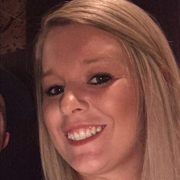 Profile Picture of Aricka Verardo (@mrsverardo) on Poshmark