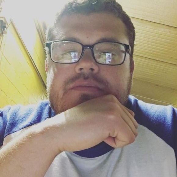 Profile Picture of Eric Enriquez (@ericenriquez16) on Poshmark