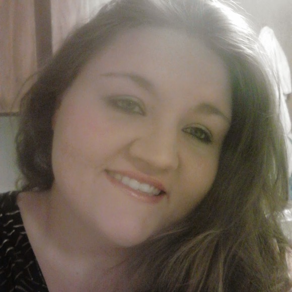 Profile Picture of Candice Daniels (@candicedaniels8) on Poshmark