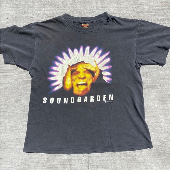 Profile Picture of Windsor Resells (@zofps) on Poshmark