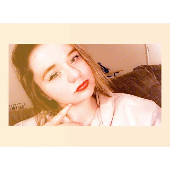 Profile Picture of Hannah Hazelwood (@hannahhazelw413) on Poshmark