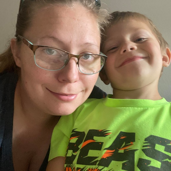 Profile Picture of Breanna Waliser (@breannaschafer) on Poshmark