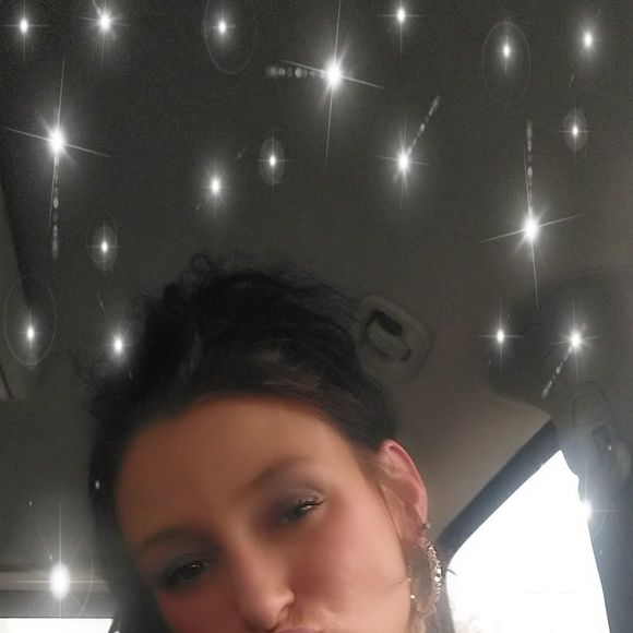 Profile Picture of Amanda Freyleue (@aefreyleue) on Poshmark