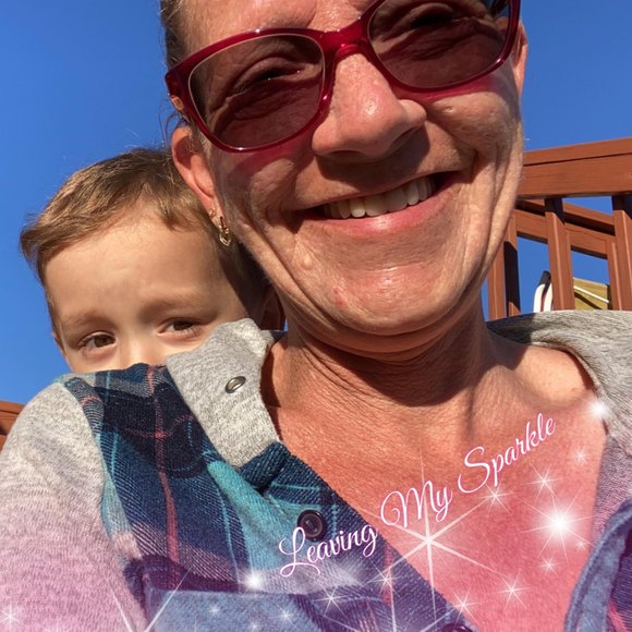 Profile Picture of Davina Arwine (@chaoticarwines) on Poshmark