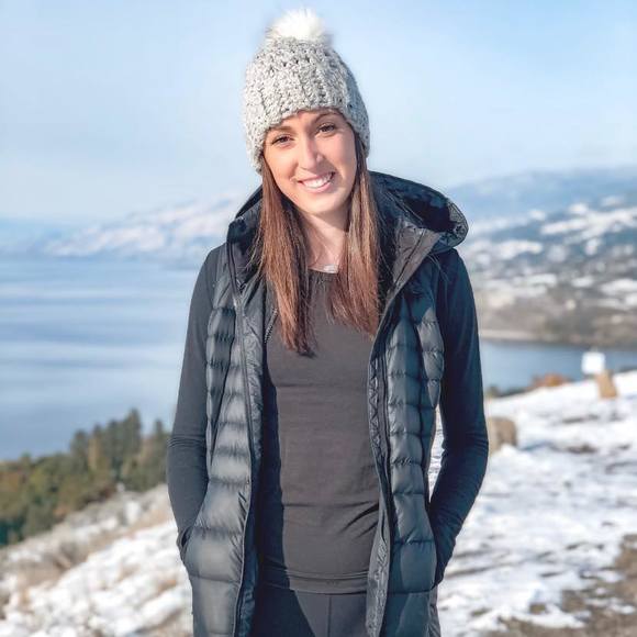 Profile Picture of Jill Armour (@jillarmour) on Poshmark