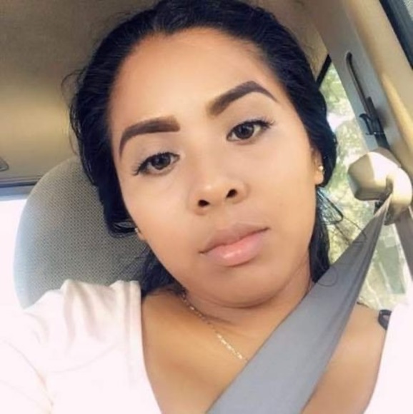 Profile Picture of Alvarado Itzel (@alvaradoitzel) on Poshmark