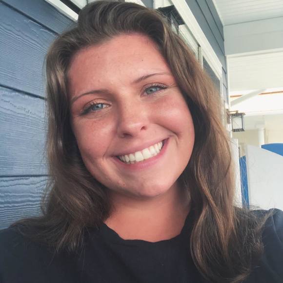 Profile Picture of Danielle Donaruma (@d_donaruma) on Poshmark