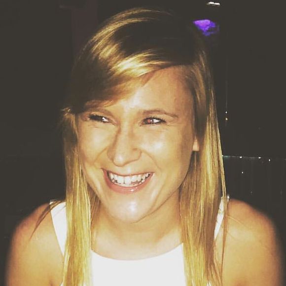 Profile Picture of Annika Schick (@annikaschick) on Poshmark