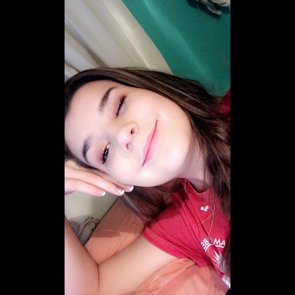 Profile Picture of Allie Cardwell (@alliecardwell) on Poshmark
