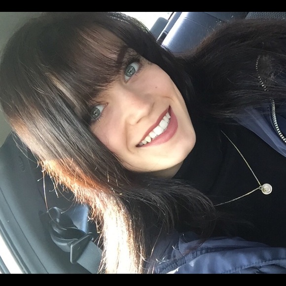Profile Picture of Cassandra Hellmann (@casshellmann) on Poshmark
