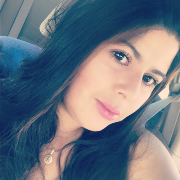 Profile Picture of Karmina Molina (@karminamolina) on Poshmark