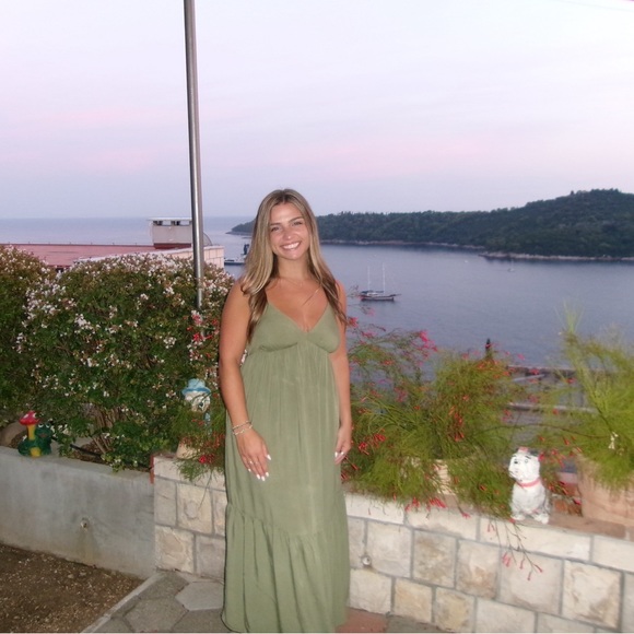 Profile Picture of Daniella Dizenzo (@ddizenzo1) on Poshmark