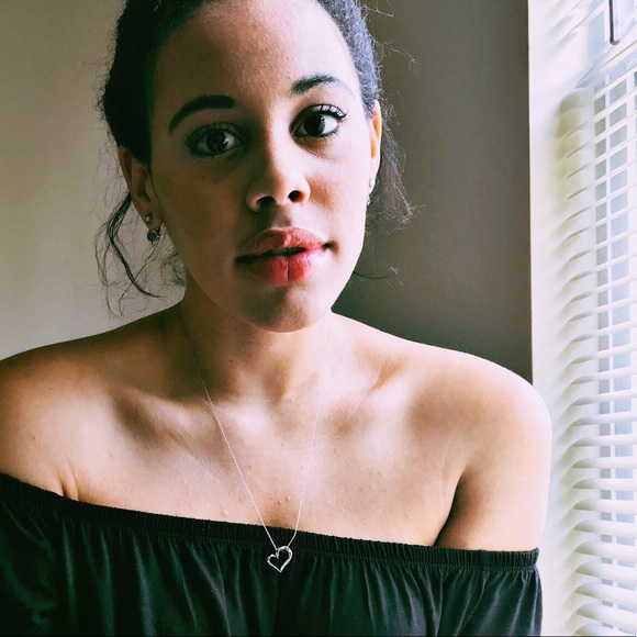 Profile Picture of Amanda Corbett (@amandalcorbett) on Poshmark