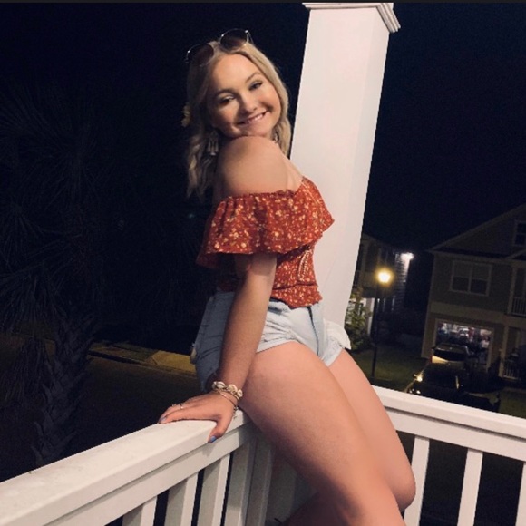 Profile Picture of Madison Wentworth (@madisondeanne) on Poshmark