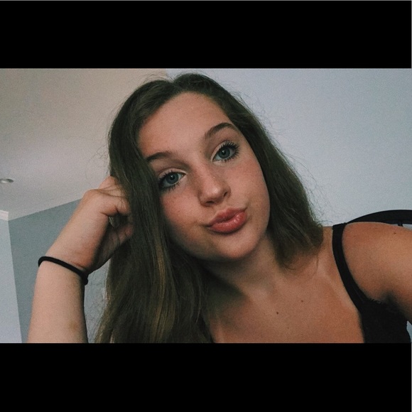 Profile Picture of Talia Buttitta (@taliab6) on Poshmark