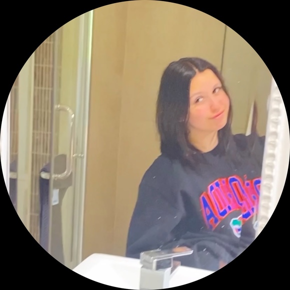 Profile Picture of Marilou Loyer (@marilou_loyer) on Poshmark