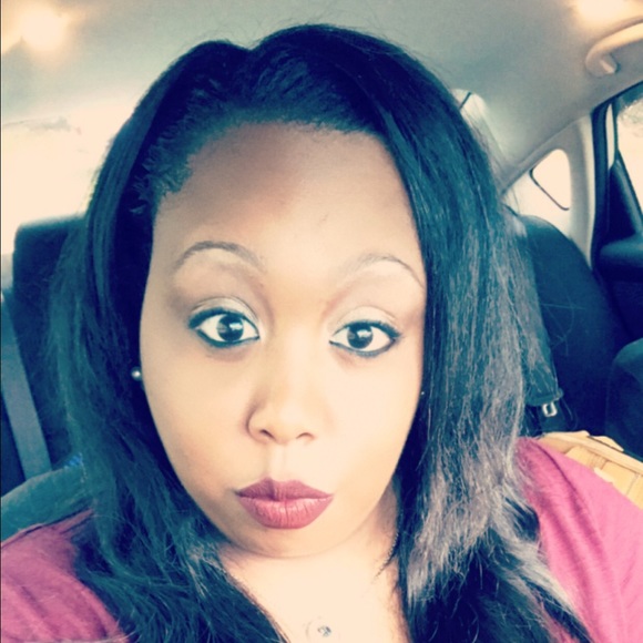 Profile Picture of Tacarra Pickens (@tacarrap) on Poshmark