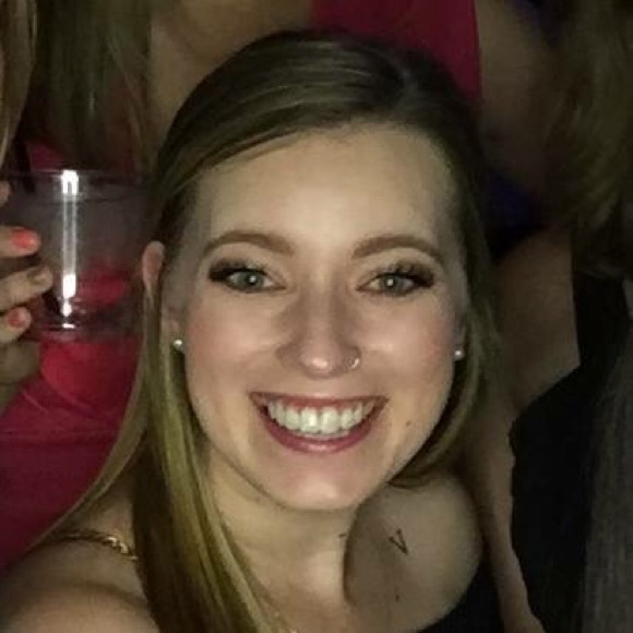 Profile Picture of Alexandra Winker (@alexwinker) on Poshmark