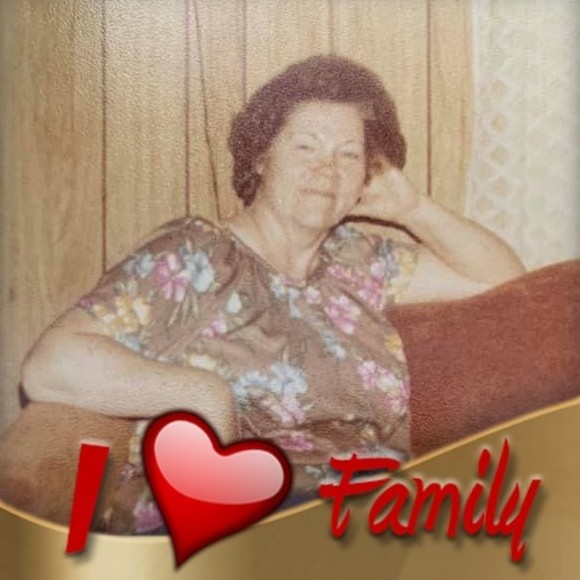 Ruby Warren - Poshmark Profile Picture of Ruby Warren (@rubywarren) on Poshmark