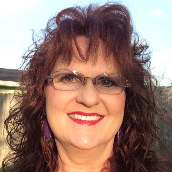 Profile Picture of Sherri Hebert (@shersworks) on Poshmark