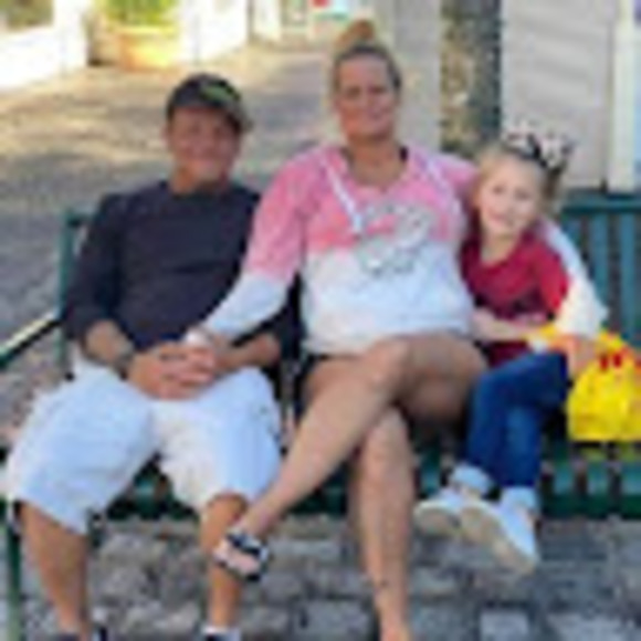 Profile Picture of Shawn&paige Kinard (@suzette2003__) on Poshmark