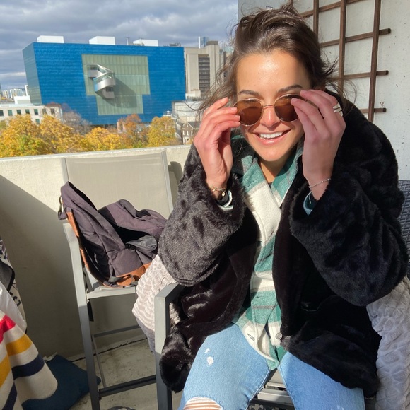 Profile Picture of Caroline Patel (@caroline_patel) on Poshmark