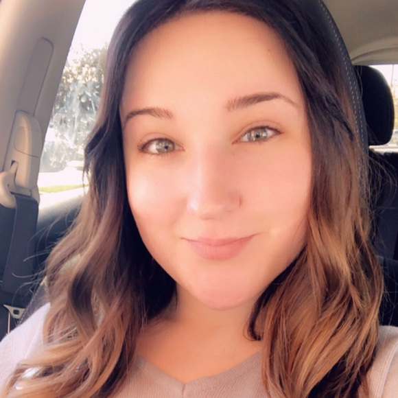 Profile Picture of Kayla Stierwalt (@k_stierwalt) on Poshmark