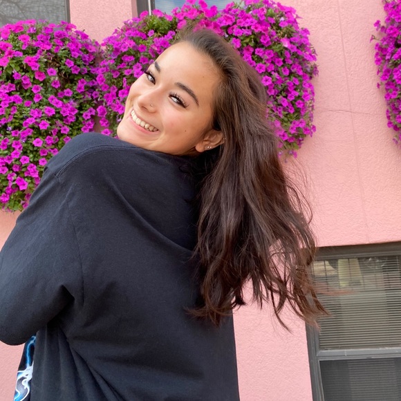 Profile Picture of Aya Thygesen (@ayathy777) on Poshmark