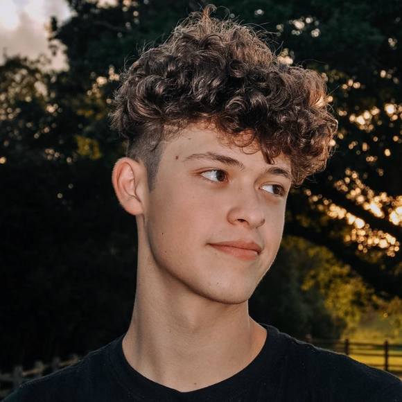 Profile Picture of Josh Hebert (@hebert123j) on Poshmark