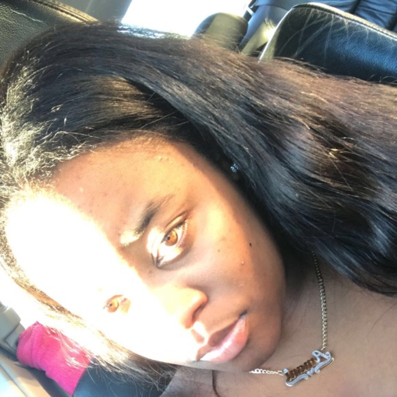 Profile Picture of Amani Edwards (@edwardsamani300) on Poshmark