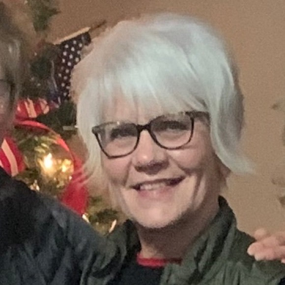 Profile Picture of Tina Botjer (@tbotjer) on Poshmark