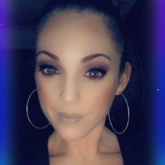 Profile Picture of Yeline Gomez (@eniley44) on Poshmark