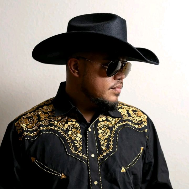 Profile Picture of GLENN AWONG (@maoliofficial) on Tiktok