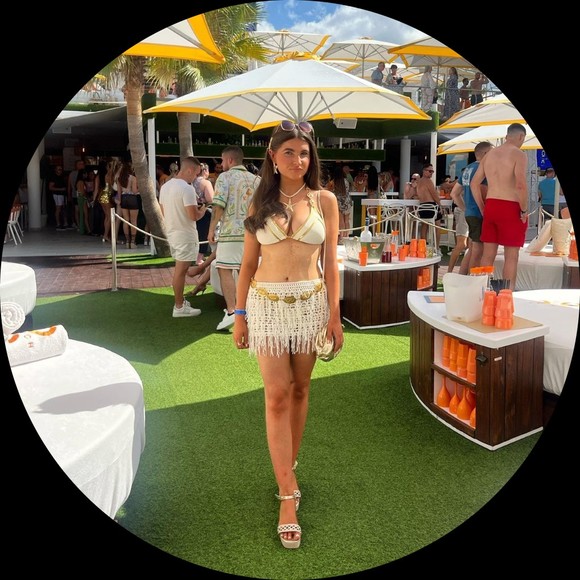 Profile Picture of Freida Holtberg (@freidaholtberg) on Poshmark