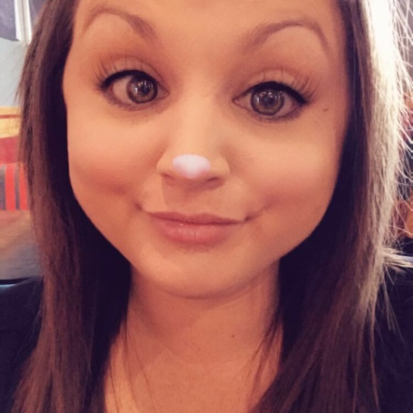 Profile Picture of Brianna Hafey (@brihafey) on Poshmark