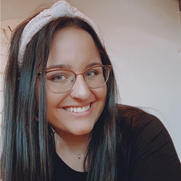 Profile Picture of Amber Mark (@ameveretts333) on Poshmark