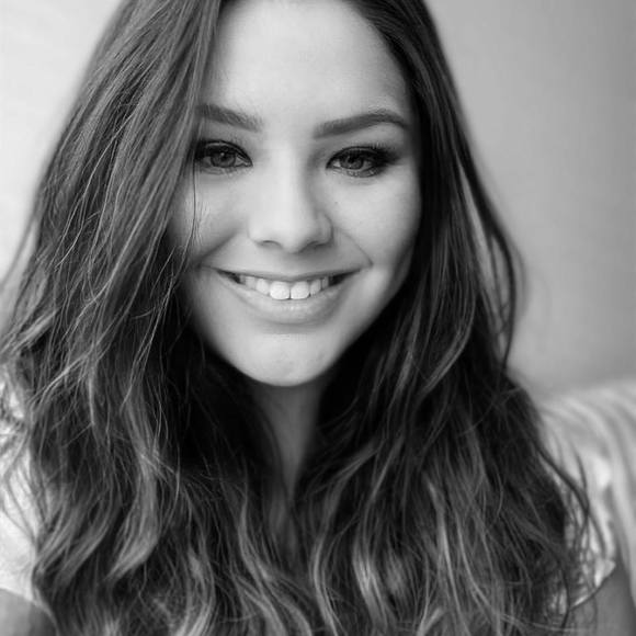 Profile Picture of Grace Bernal (@gracie_xviii) on Poshmark