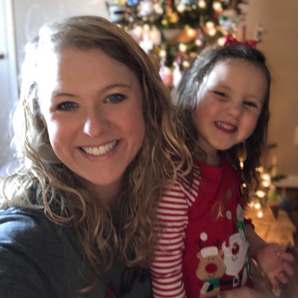 Profile Picture of Whitney Beard (@wbtenn) on Poshmark