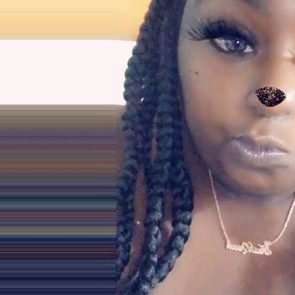 Profile Picture of Crystal Pryor (@crystal_pryor) on Poshmark