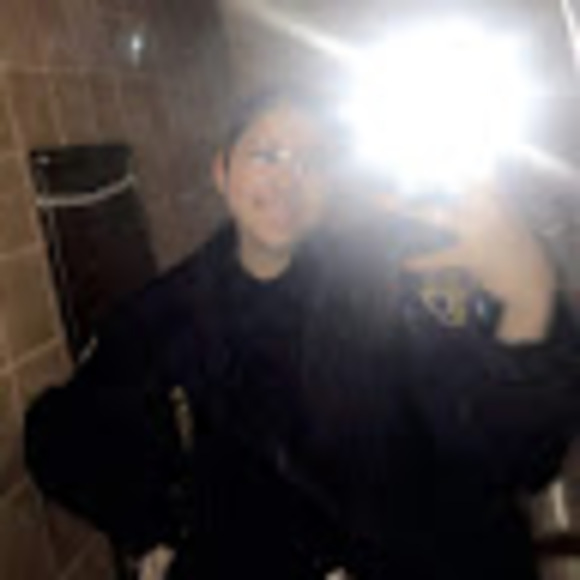 Profile Picture of Daniela Serna (@pulidod00) on Poshmark