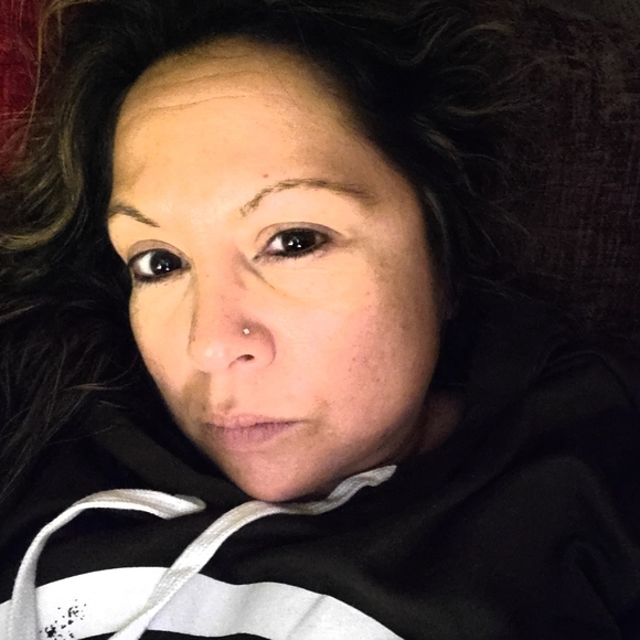 Profile Picture of April Hansen (@arhansen) on Poshmark