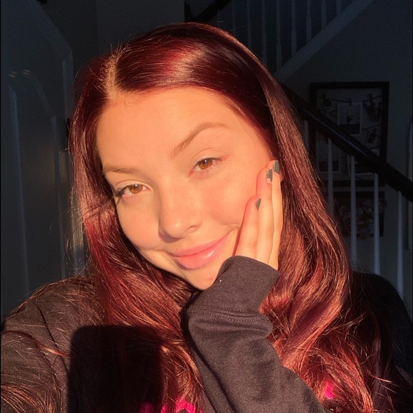 Profile Picture of Amalia Brignoni (@amaliabrignoni) on Poshmark
