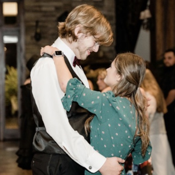 Profile Picture of Megan Ditzman (@meganditzman) on Poshmark