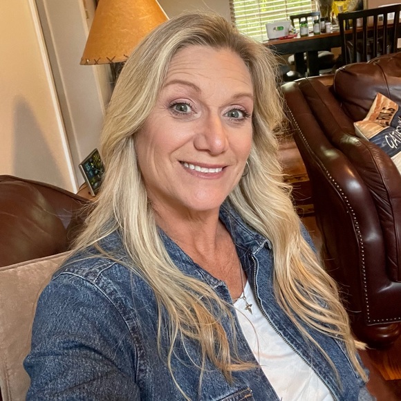 Profile Picture of Tammi Mikulenka (@thorrigan) on Poshmark