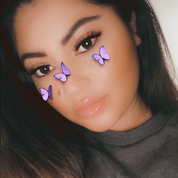 Profile Picture of Ivania paulina Quezada (@pauleenuuhh) on Poshmark